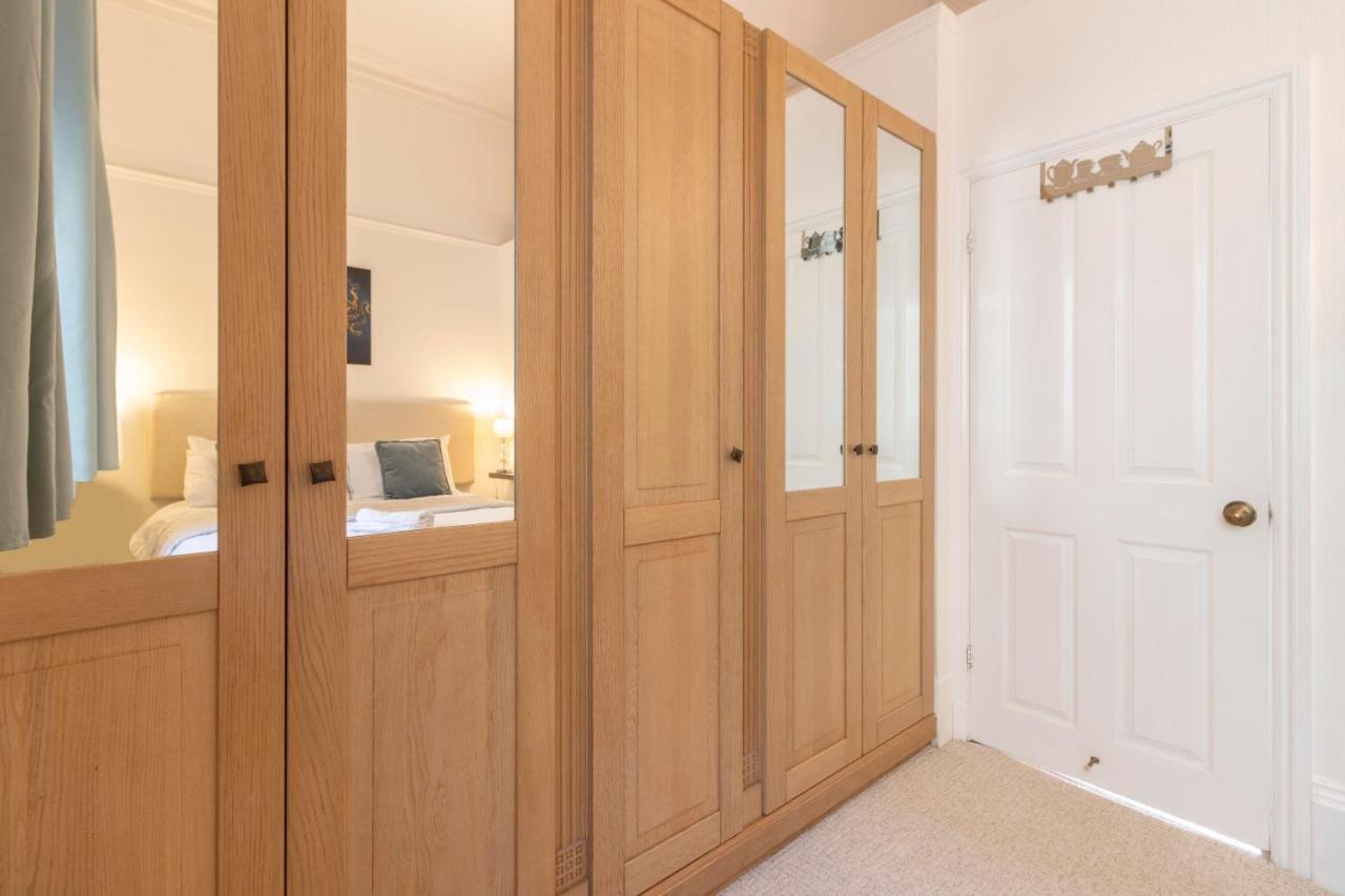 **Sunny And Bright, Thatchers Rock One Bed Beach Front Apartment*** Torquay Eksteriør billede