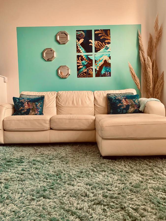 **Sunny And Bright, Thatchers Rock One Bed Beach Front Apartment*** Torquay Eksteriør billede