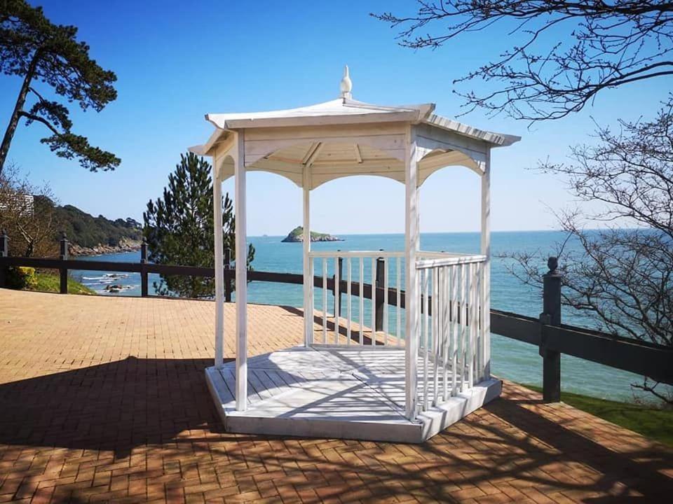 **Sunny And Bright, Thatchers Rock One Bed Beach Front Apartment*** Torquay Eksteriør billede