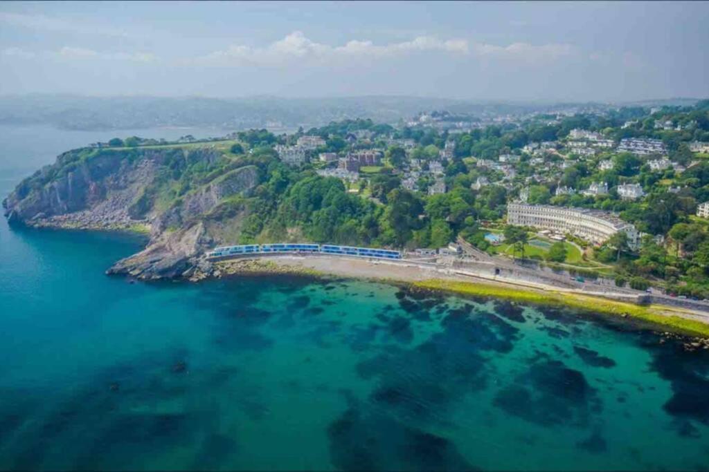 **Sunny And Bright, Thatchers Rock One Bed Beach Front Apartment*** Torquay Eksteriør billede