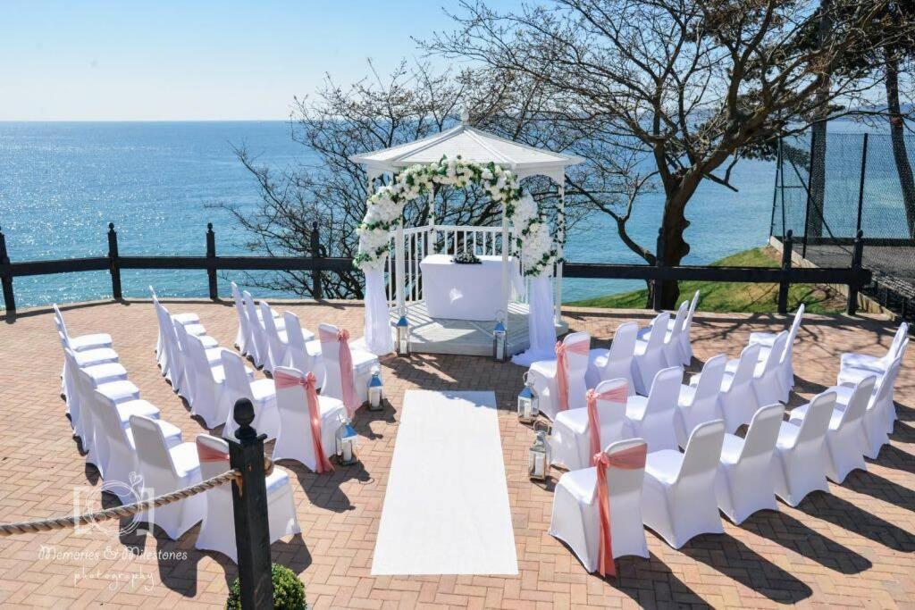 **Sunny And Bright, Thatchers Rock One Bed Beach Front Apartment*** Torquay Eksteriør billede