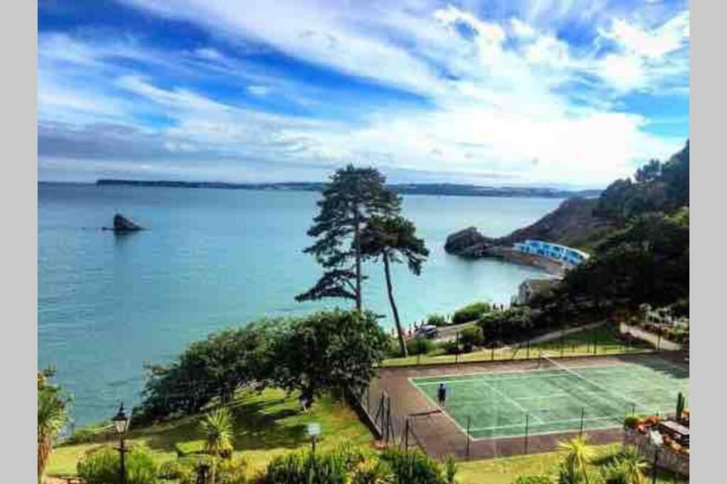 **Sunny And Bright, Thatchers Rock One Bed Beach Front Apartment*** Torquay Eksteriør billede
