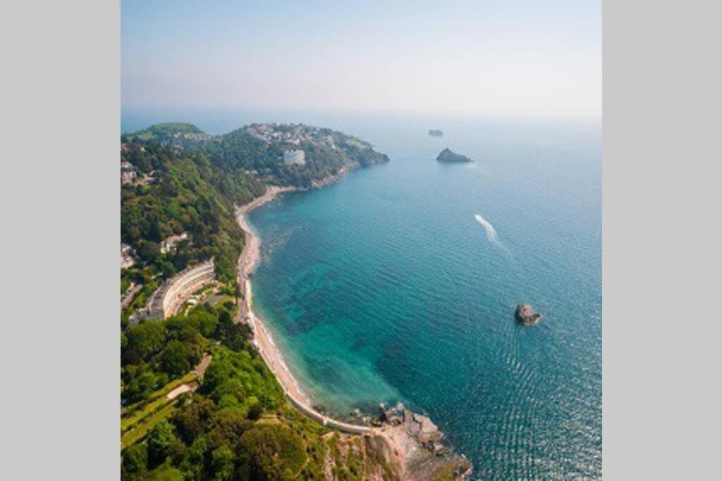 **Sunny And Bright, Thatchers Rock One Bed Beach Front Apartment*** Torquay Eksteriør billede