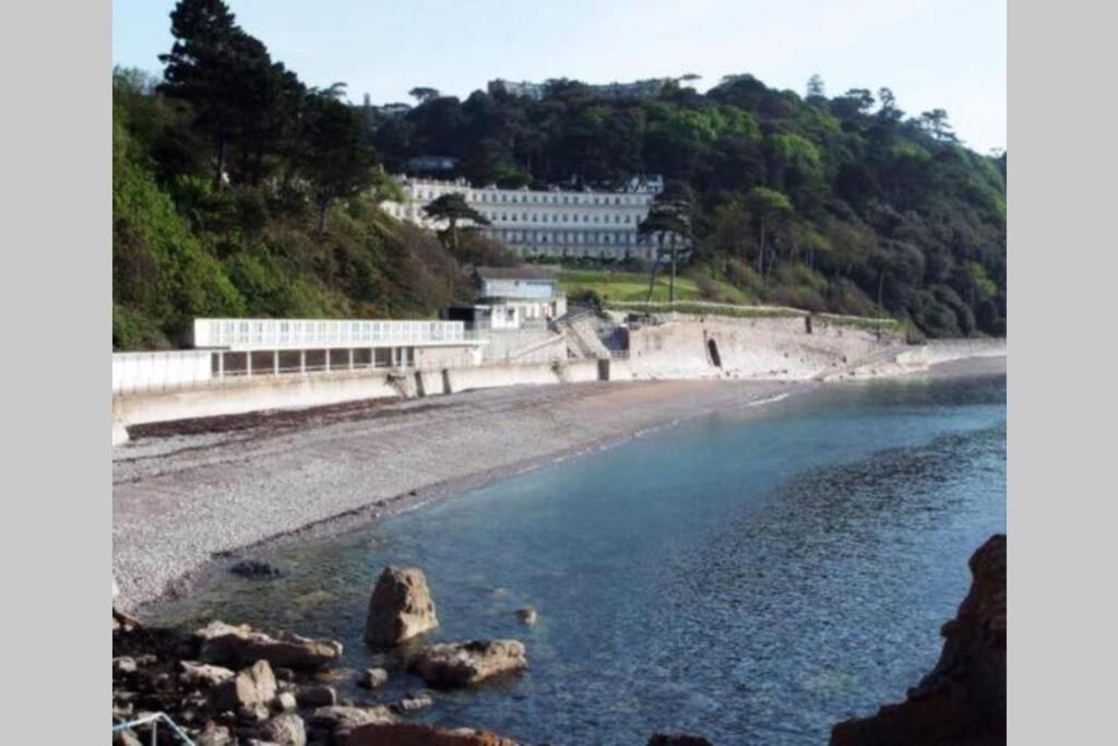 **Sunny And Bright, Thatchers Rock One Bed Beach Front Apartment*** Torquay Eksteriør billede