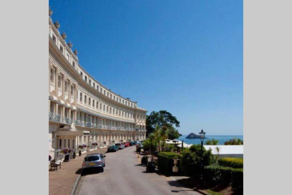 **Sunny And Bright, Thatchers Rock One Bed Beach Front Apartment*** Torquay Eksteriør billede